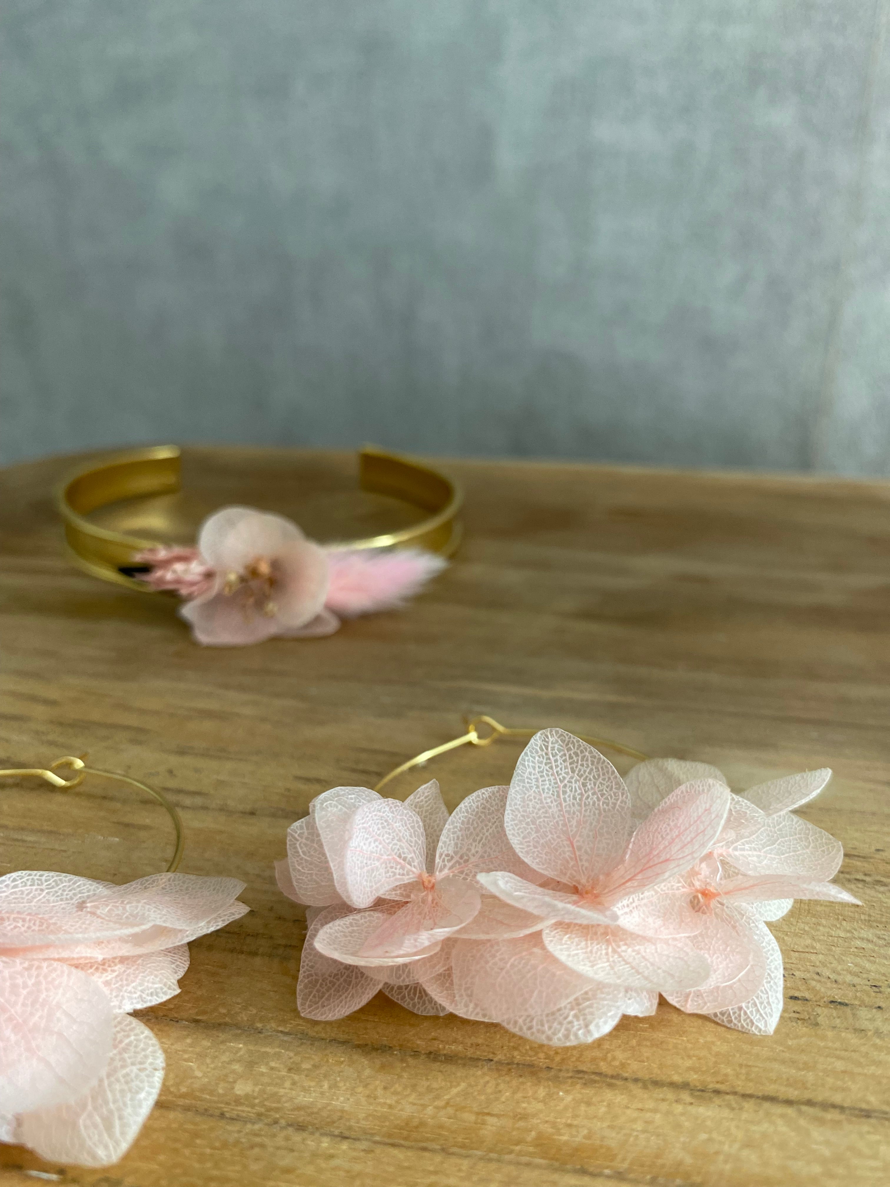 Les boucles d'oreilles Livia